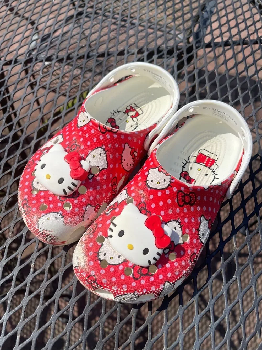 Crocs GIRLS - KID HELLO KITTY CLASSIC Size 3 Junior Hello Kitty X Crocs 210576